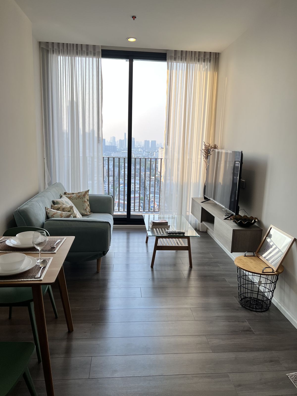 For RentCondoOnnut, Udomsuk : Beautiful 1BD condo at Whizdom Essenece (BTS Phunnawiti)