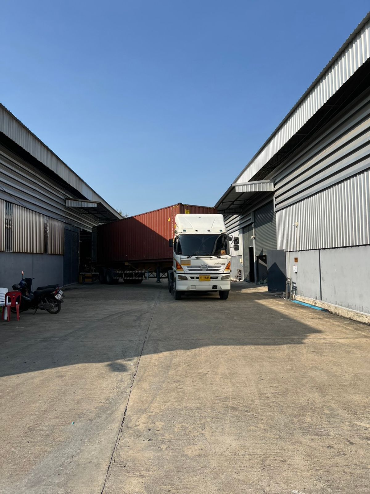 For RentWarehouseEakachai, Bang Bon : For rent, Warehouse, Sabai Project, Ekachai Bang Bon Road, 200 square meters, newly built with offices on Bang Bon 4 Road, 5 from Kanchanaphisek Road. There are 24 hours.