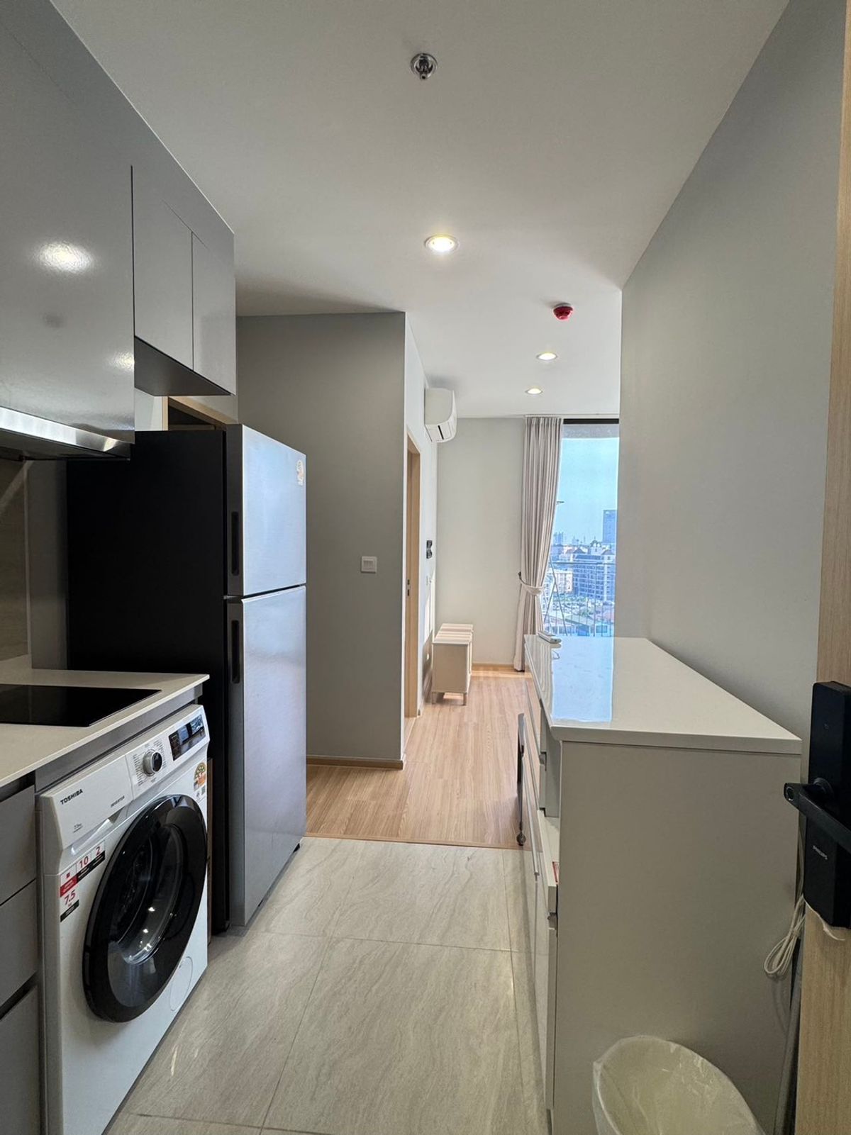 For RentCondoOnnut, Udomsuk : Skyrise Avenue Sukhumvit 64 condo for rent. Complete condo, ready to approach BTS Punnawithi only 450 meters !!