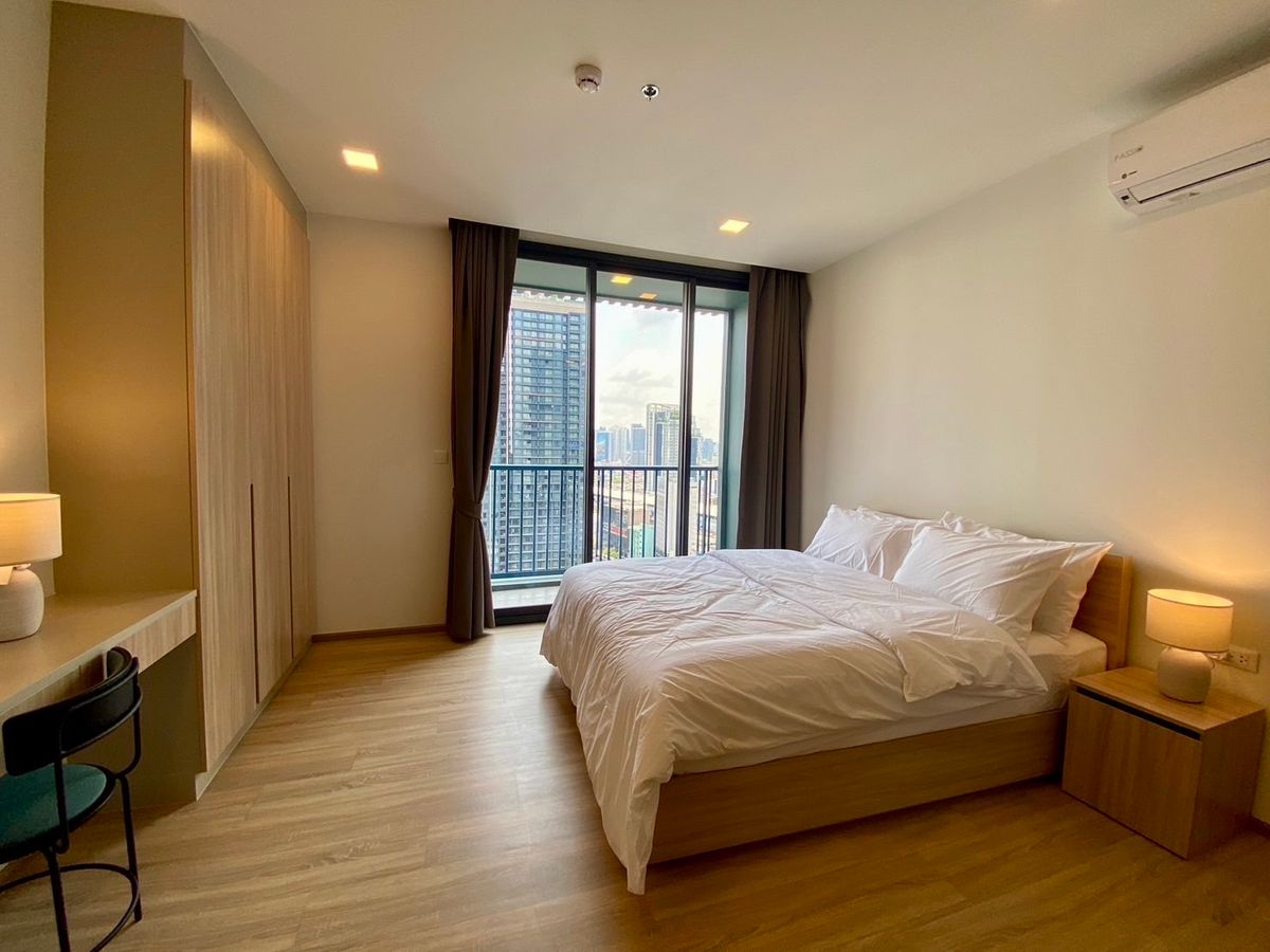 For RentCondoRatchathewi,Phayathai : ✨❤️ Only 23,000 High class, beautiful view, complete with XT, Phayathai, 38th floor. The view is not blocked. Good location. Opposite Phayathai Hospital. There is a free delivery of BTS near Macro. Interested in booking an appointment urgently 🥰