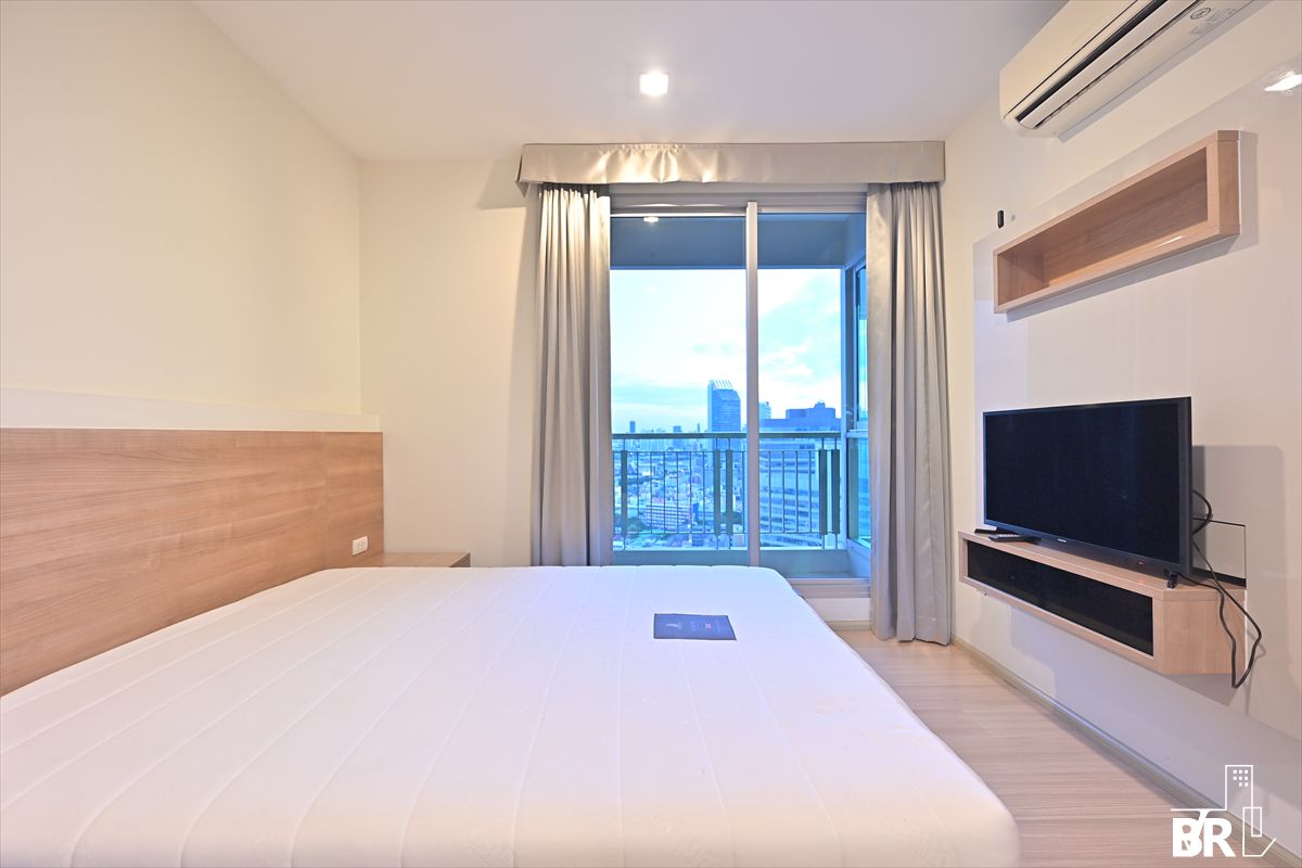 ให้เช่าคอนโดรัชดา ห้วยขวาง : Rhythm Ratchada-Huaikwang - Type Sky kitchen/ High floor/ 46 sq.m. 1B1B / price 22k per month - by Loft