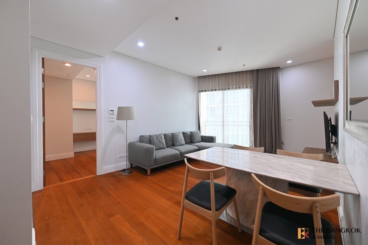 For RentCondoSukhumvit, Asoke, Thonglor : Book out !! Bright 24 2 Bedrooms 93 sqm. 50K/MO. Interested. Contact 065-242-6835 Khun Gift.