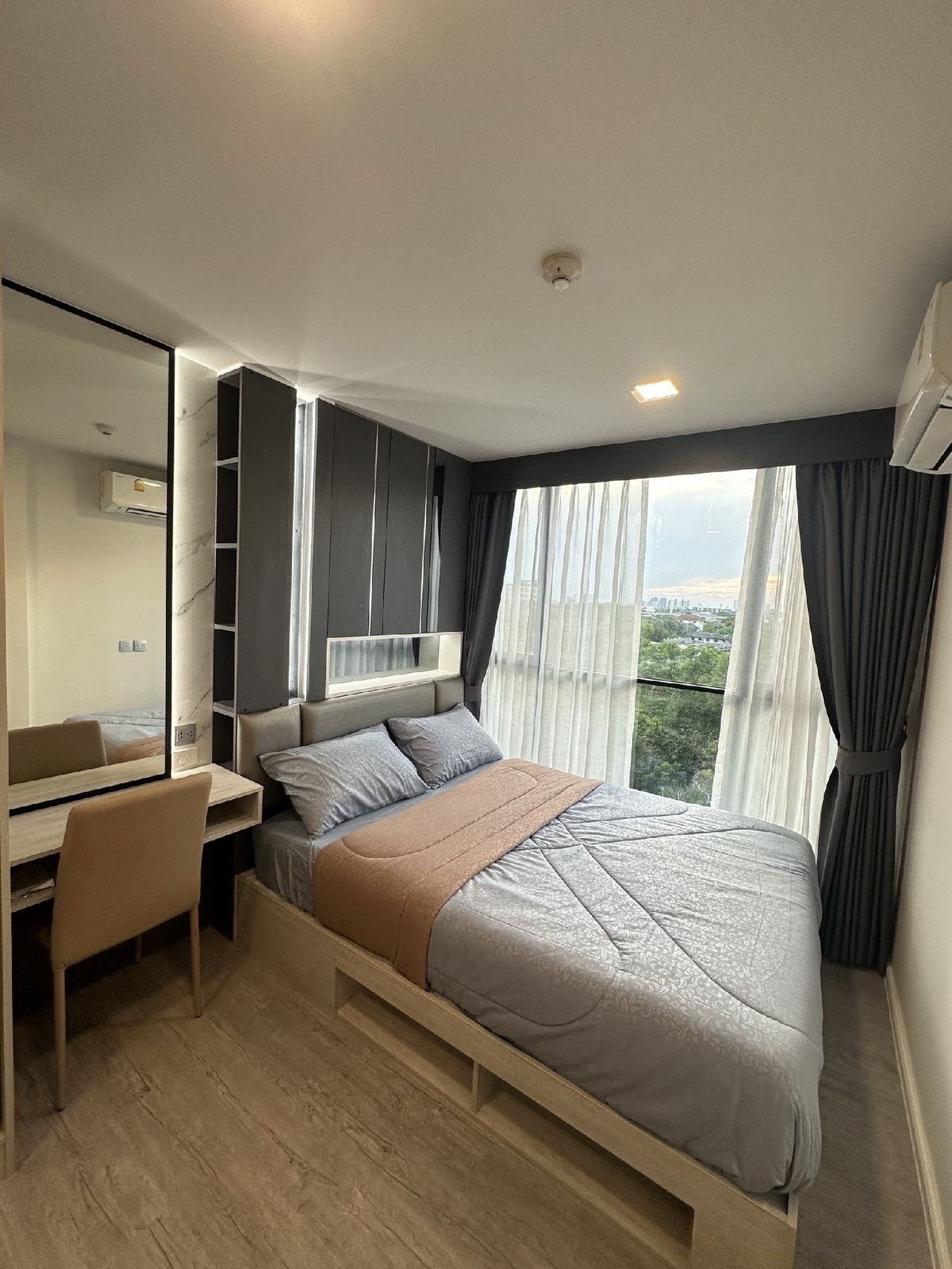 For RentCondoBangna, Bearing, Lasalle : Condo for rent at Moz Tropica Bangna Atmoz Tropicana Bangna Floor/Building: 6 Building: E ​​Room size: 29 sq.m. Price: 12,000 baht. Nearby places: Yellow Line