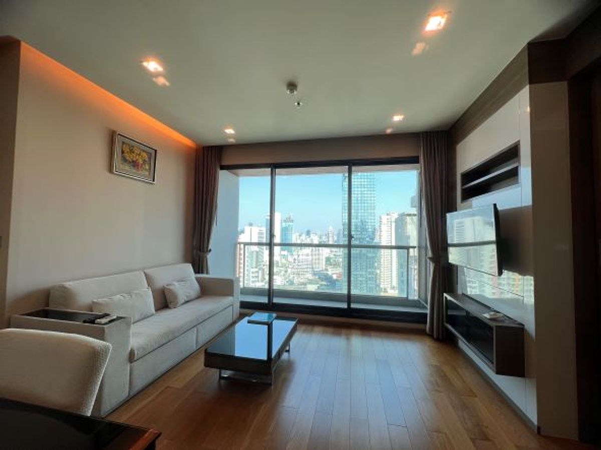 ให้เช่าคอนโดสาทร นราธิวาส : For rent !! The Address Sathorn 1 bedroom | High floor | Garden view | Contact 087-4564249 