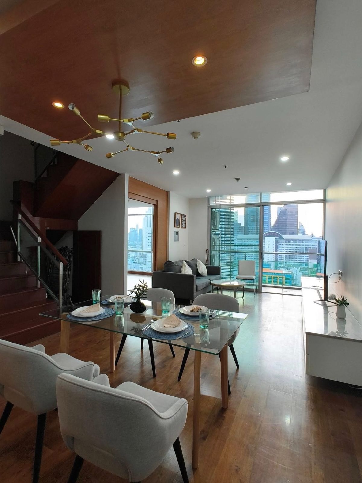 ให้เช่าคอนโดสุขุมวิท อโศก ทองหล่อ : The Master Centrium Asoke - Sukhumvit 2 Bed 1 Bath 150 Sqm! 