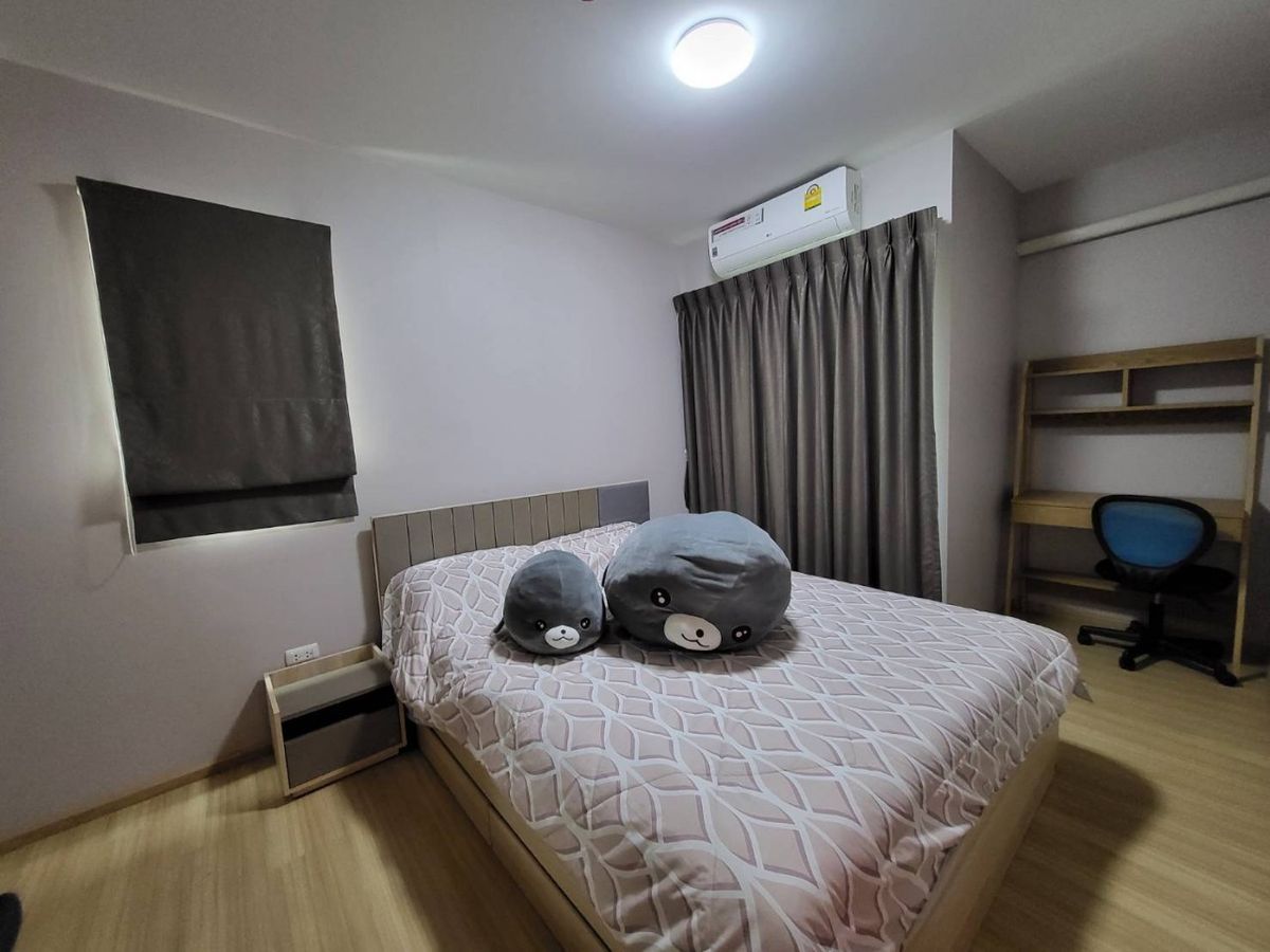 For RentCondoChaengwatana, Muangthong : The big room is very livable. The view of the tree by the canal is quiet, furniture, electrical appliances. Price 16,500/month, Phase 2 Plum Condo Chaeng Watthana