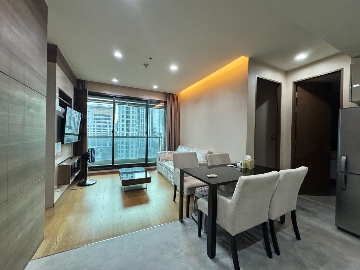 ขายคอนโดสาทร นราธิวาส : The Address Sathorn Condominium Near by BTS St. Louis & Chong Nonsi