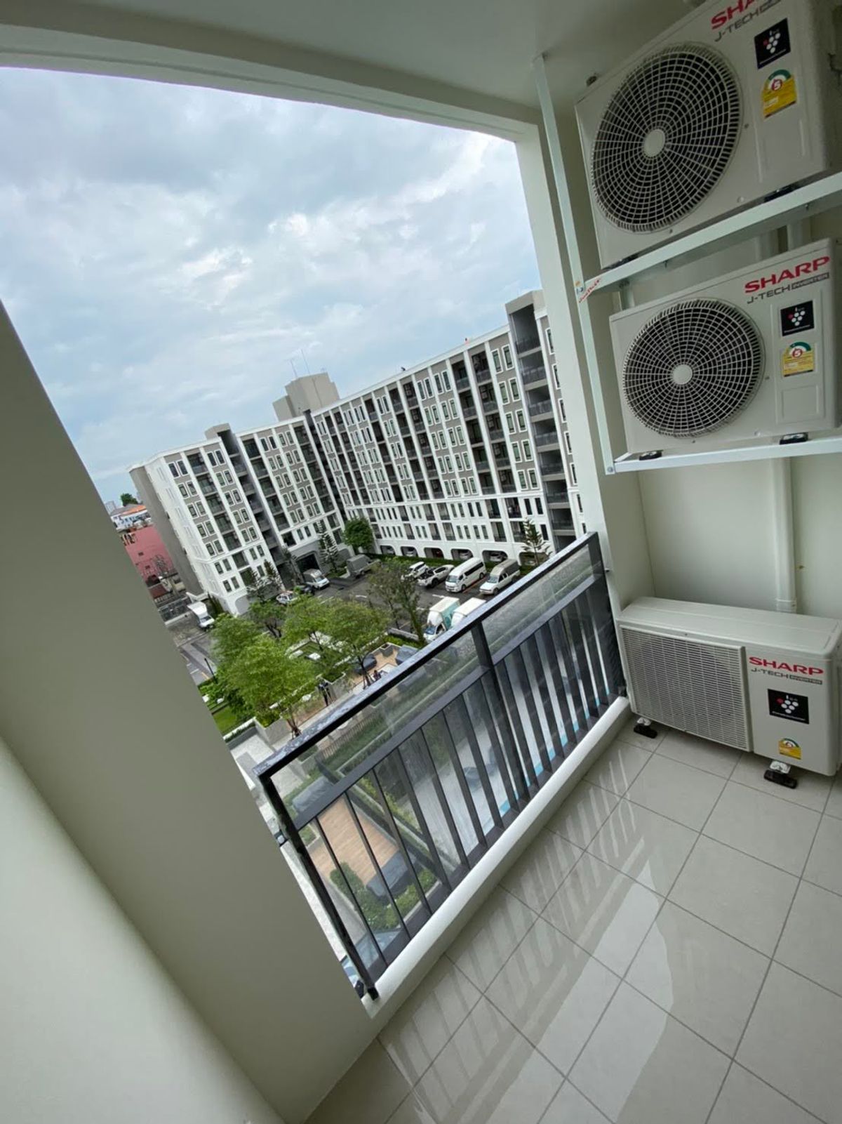 For SaleCondoRama9, Petchburi, RCA : (Owner selling by himself) Asoke-Ratchada 2 Bedroom 49.5 SMQ corner room, 7th floor, little unit, Thai neighbor