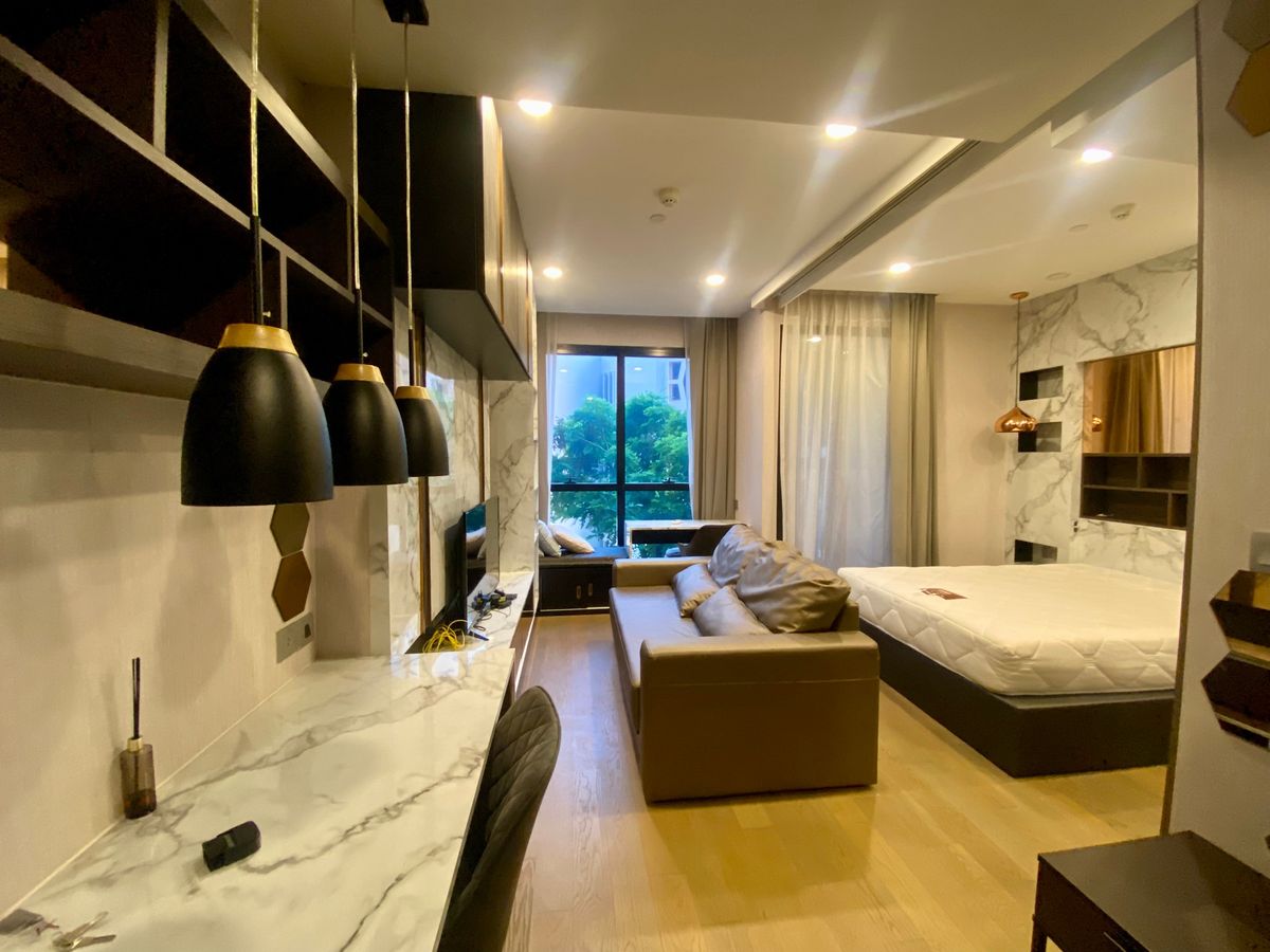 For RentCondoSiam Paragon ,Chulalongkorn,Samyan : Rent Ashton Chula-Silom, 1 bedroom, ready to be in.  Tel.096-5592463 Line: Juy888