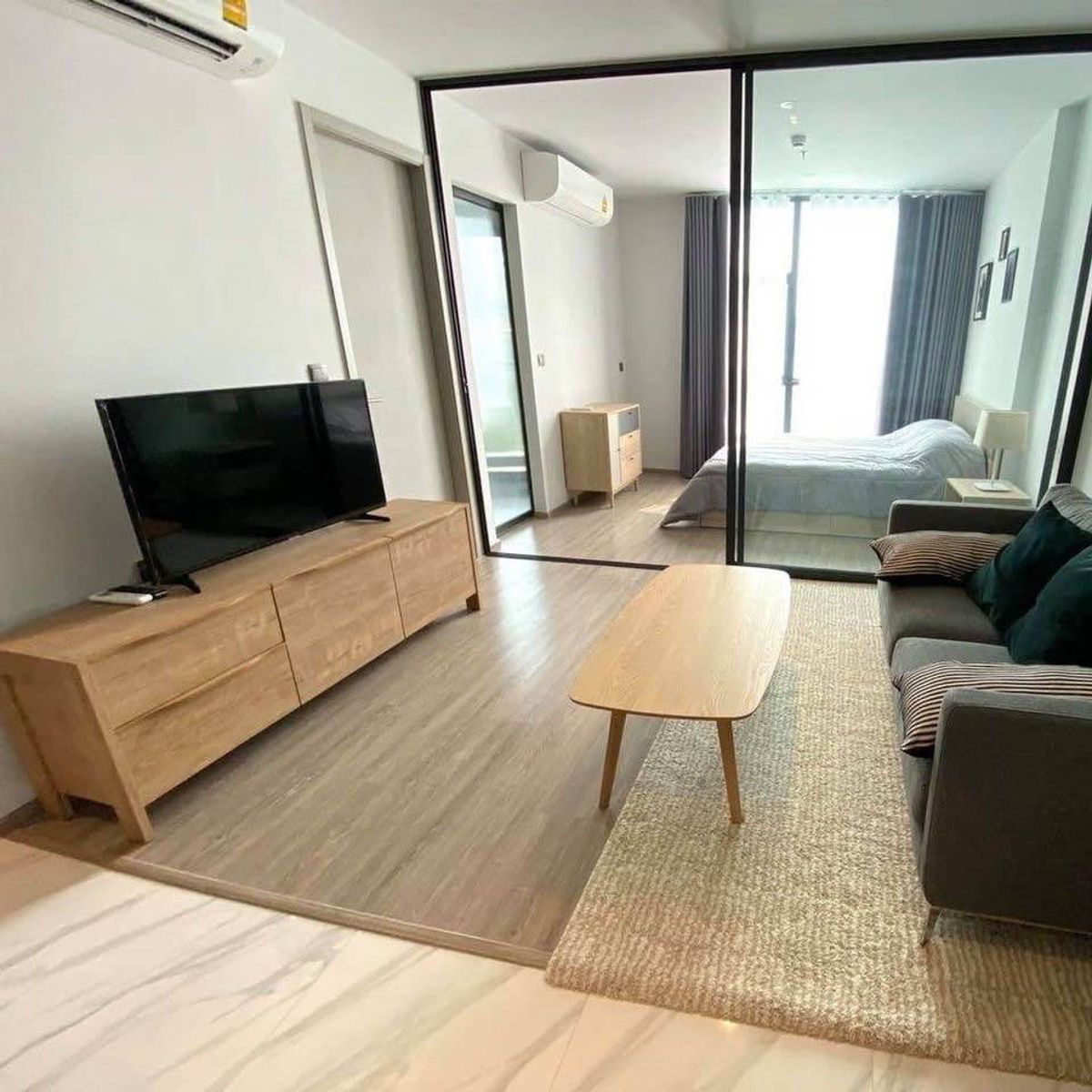 For RentCondoSukhumvit, Asoke, Thonglor : 🏡 Rent RHYTHM EKKAMAI - Luxury Condo in the heart of Ekkamai | 📍 Very good location! Next to BTS Ekkamai | 🎉 The new room is ready to move in | 💰 Price only 33,000 baht/month