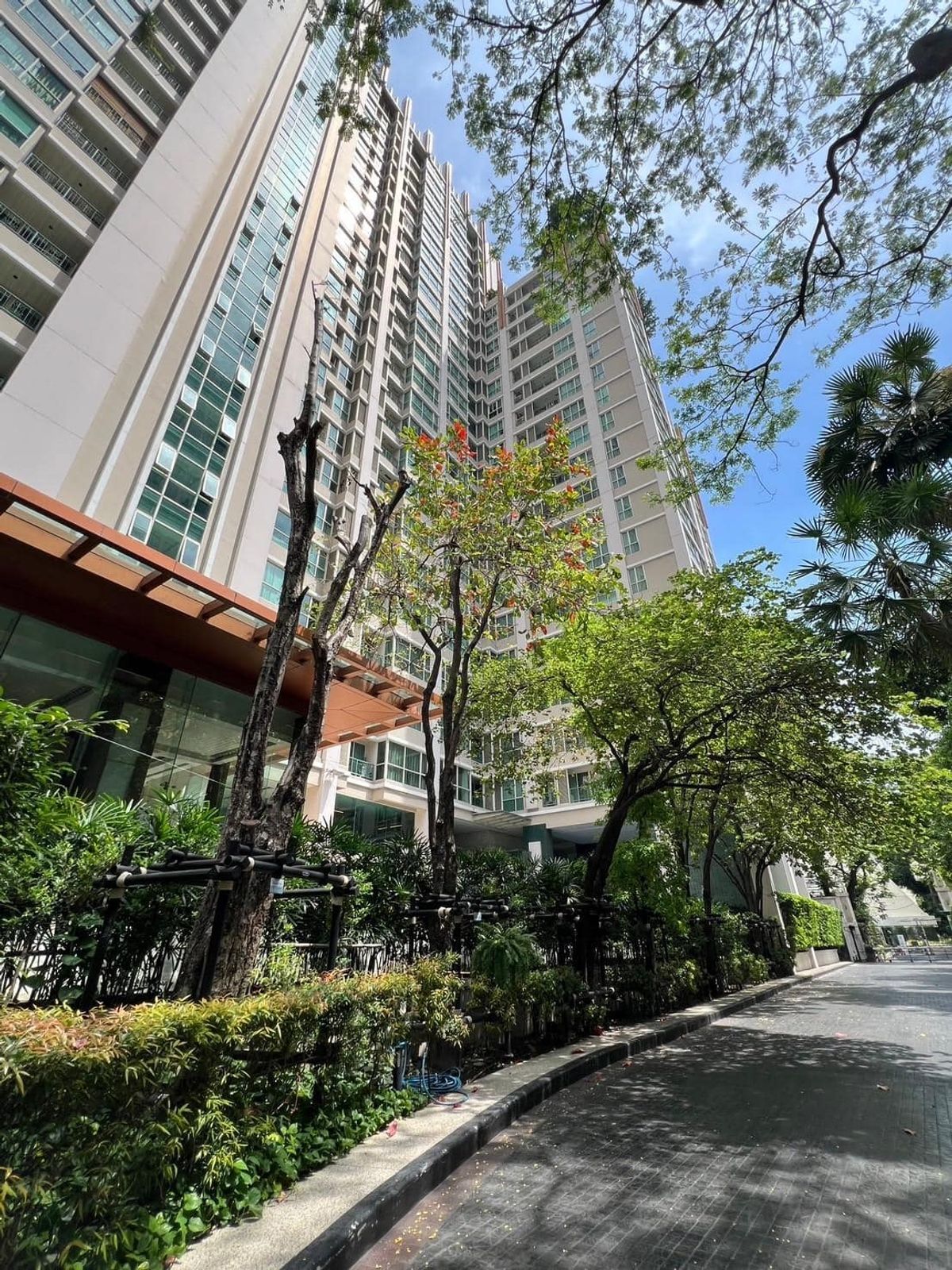 For SaleCondoWitthayu, Chidlom, Langsuan, Ploenchit : Luxurious condo in the heart of Chidlom The Address @ Chidlom, a special big room with a very good price.