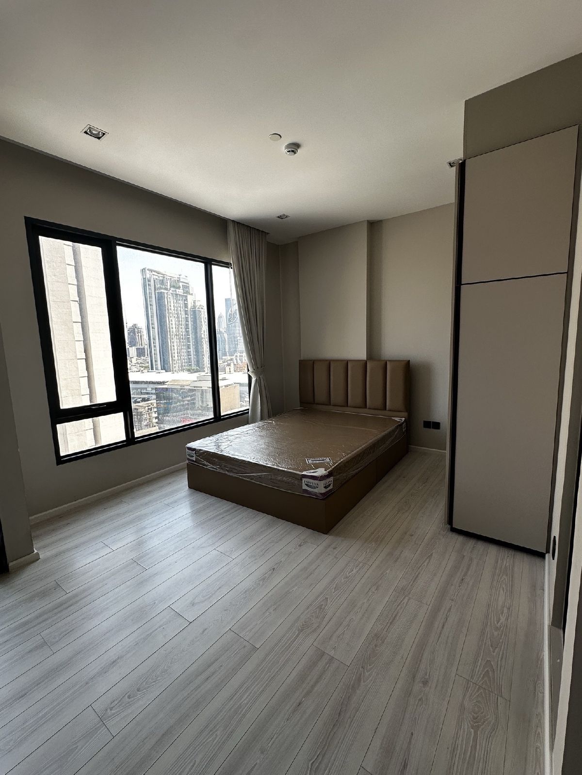 For RentCondoRatchathewi,Phayathai : Rent a condo The Room Phaya Thai room, Studio 1 bedroom | Size 28.11 sq.m., 15th floor, corner room near the elevator