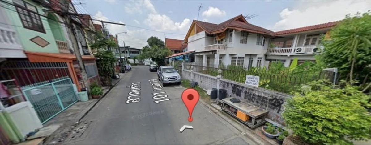 For SaleTownhomeLadprao101, Happy Land, The Mall Bang Kapi : 💥 This place is very cheap. Land, plus old townhouses according to the condition of 81 sq.m., Soi Lat Phrao 101. #The owner sells himself, must renovate