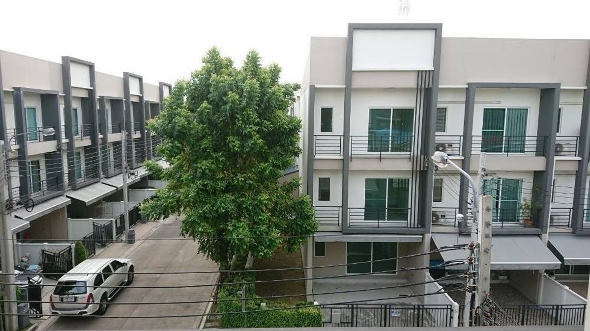 For RentTownhomeOnnut, Udomsuk : Rent a townhome, Ban Klang, Sukhumvit 77 🏤🚄🚄聯排別墅出租， Baan Klang Muang ， Sukhumvit 77。