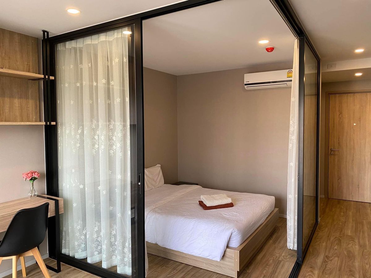 For RentCondoSathorn, Narathiwat : 🔴13,000 ฿ 🔴 Blossum Condo At Sathorn-Charoenrat ✅ Near BTS, Saphan Taksin, happy service 🙏 Interested in greeting @bbcondo88 (very fast answered): 📱 Property code 6803-1701📱