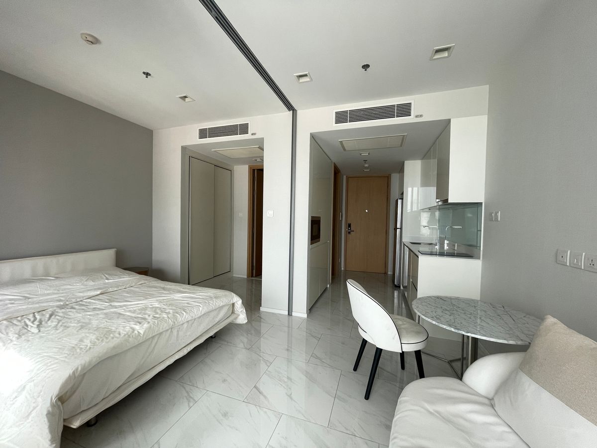 ขายคอนโดนานา : 1 Bedroom 1 Bathroom 34 SQ.M at Hyde Sukhumvit 11 (foreigner quota)