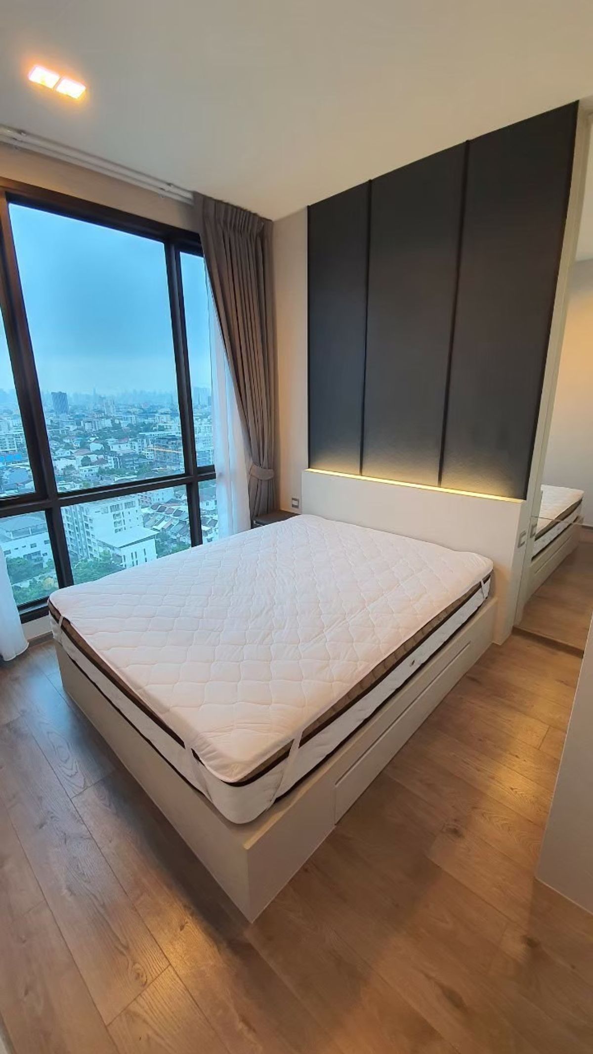 For RentCondoLadprao, Central Ladprao : !! Beautiful room for rent. WHIZDOM Avenue Ratchada-Ladprao, near MRT Lat Phrao.