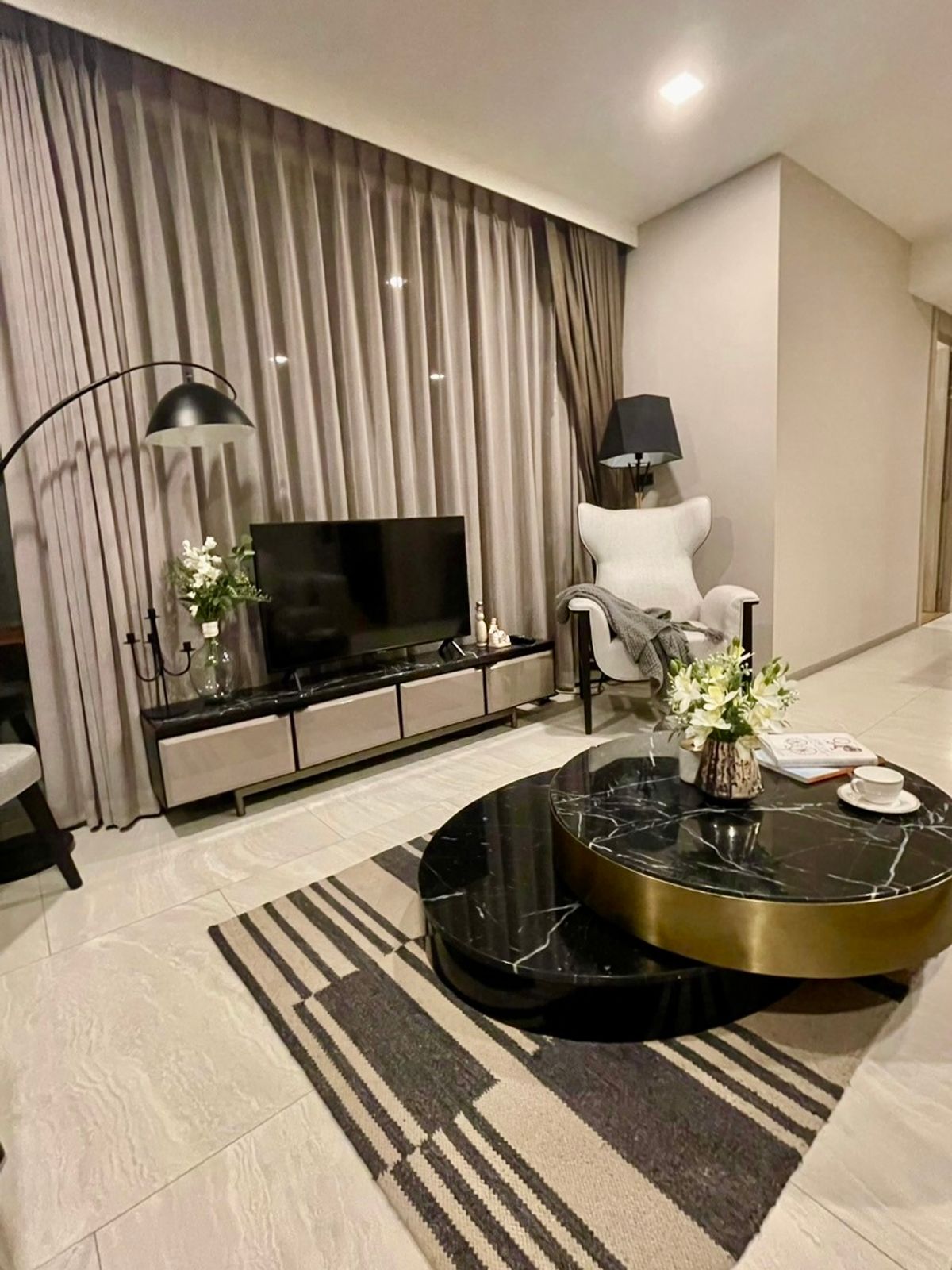 For RentCondoSukhumvit, Asoke, Thonglor : (C16838) 2 bedroom condo for rent at Fynn Sukhumvit 31, beautifully decorated near BTS Asoke