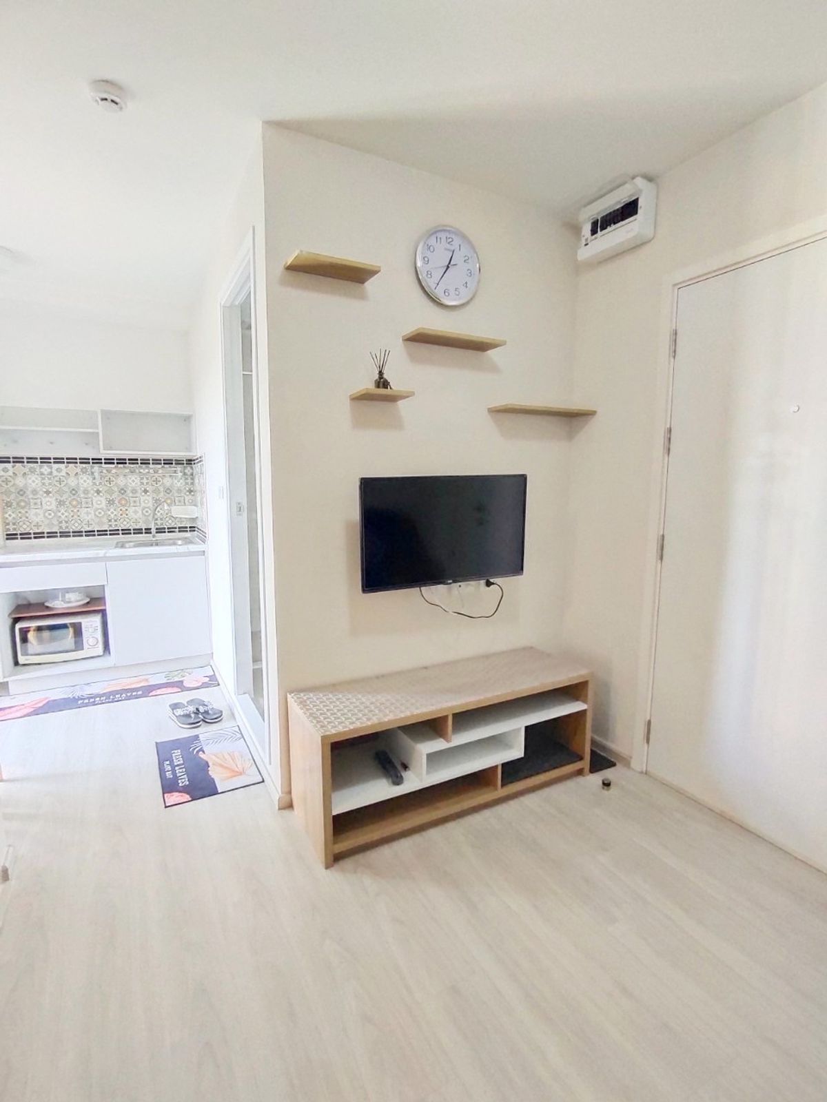 For RentCondoRamkhamhaeng, Hua Mak : PLUM Condo rental is ready for a good price.