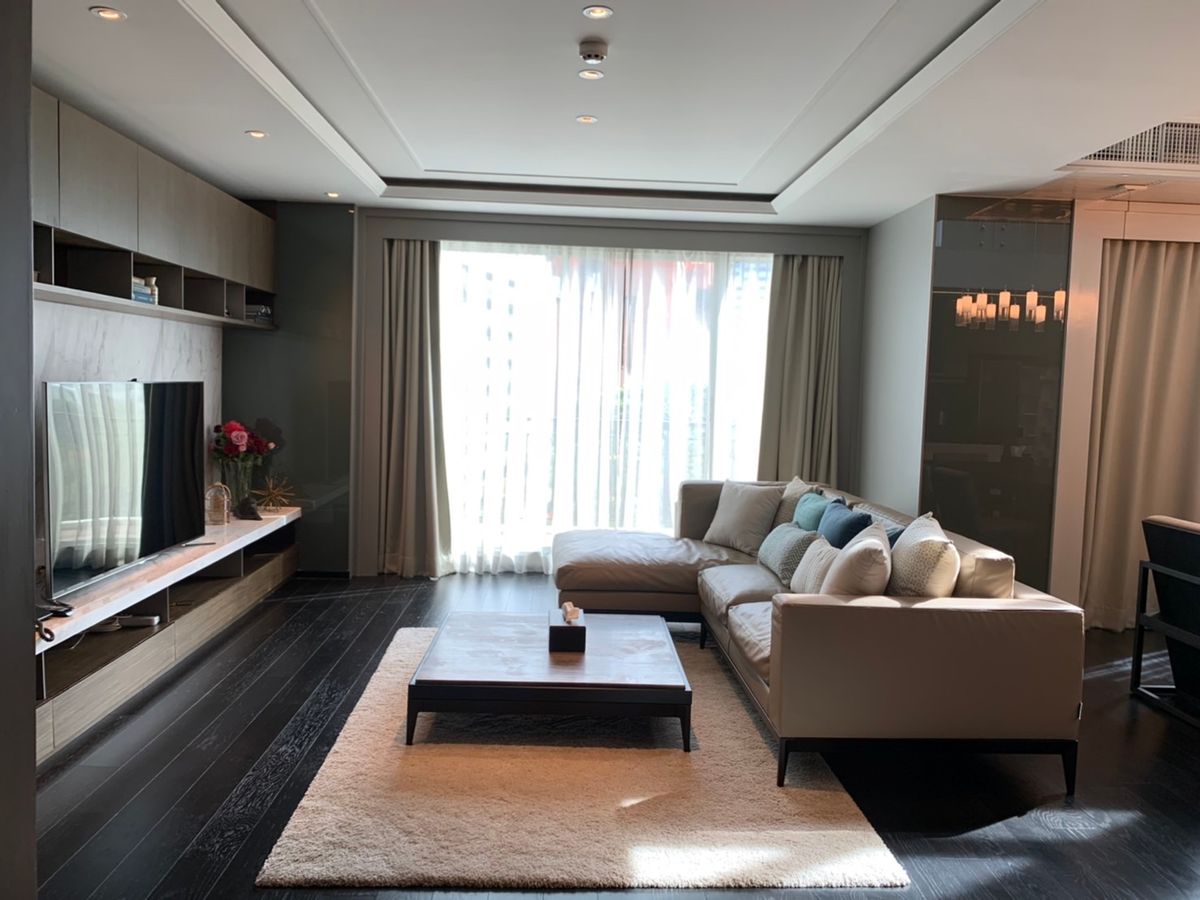 For RentCondoSukhumvit, Asoke, Thonglor : Luxury 3 bedrooms for rent near EMSPHERE. Walk to BTS Phromphong Contact Agent Aey Tel./line 093-939-7861.