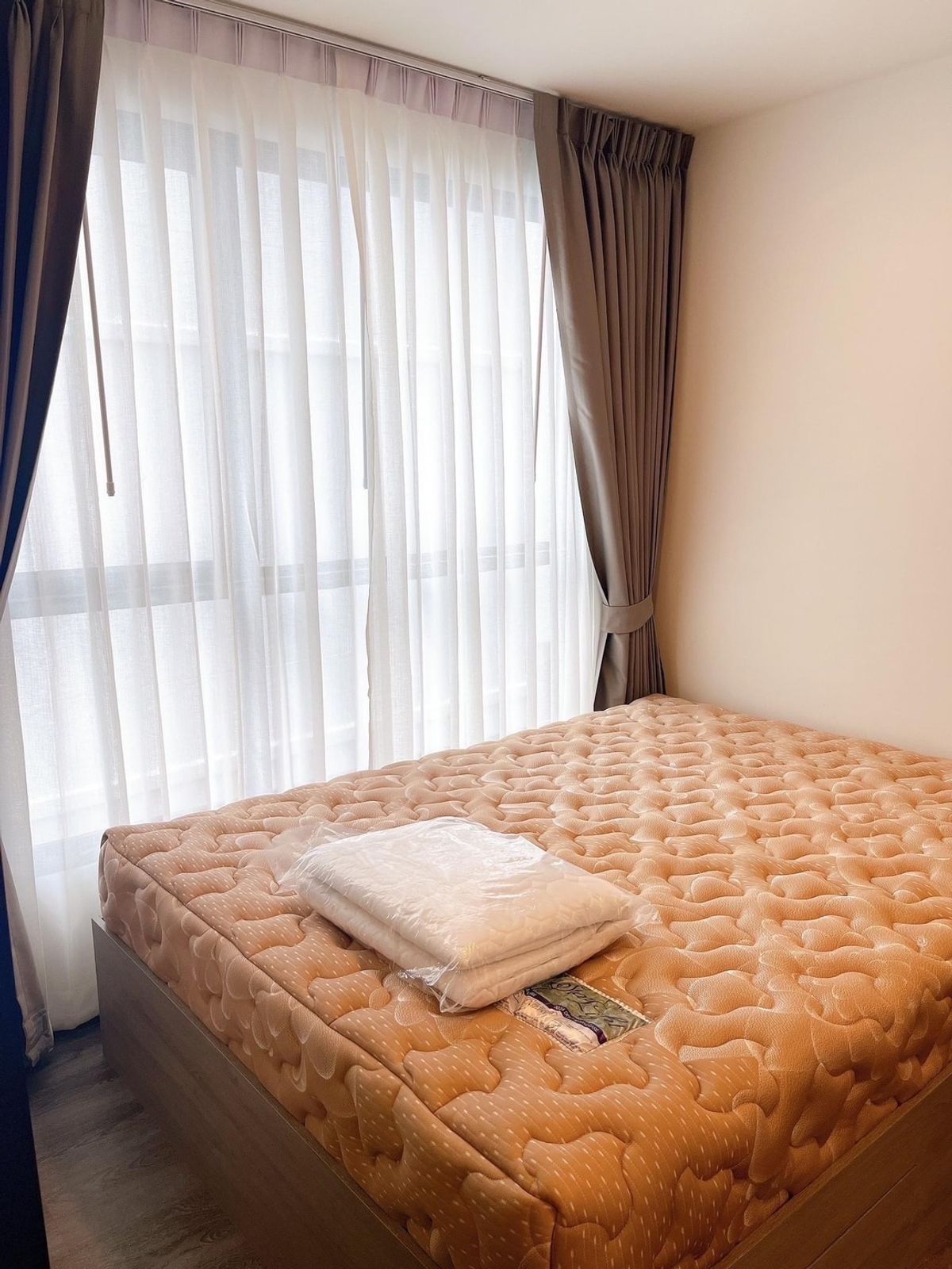 For RentCondoOnnut, Udomsuk : For rent The Origin onnut, Sto room 23 sqm. Floor 4, Building B, beautiful room with Smart Closet, fir and complete electrical appliances. There is a shuttle to BTS Onnut. Ready to enter the price of 8,900 baht