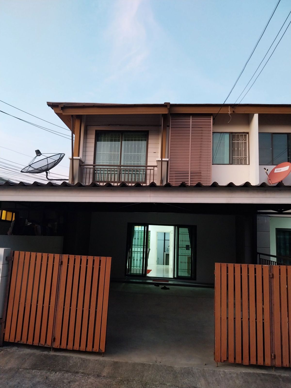 For RentTownhomePattanakan, Srinakarin : Rent a cheap development house, Chong Pruksa Ville, 3 bedrooms, ready