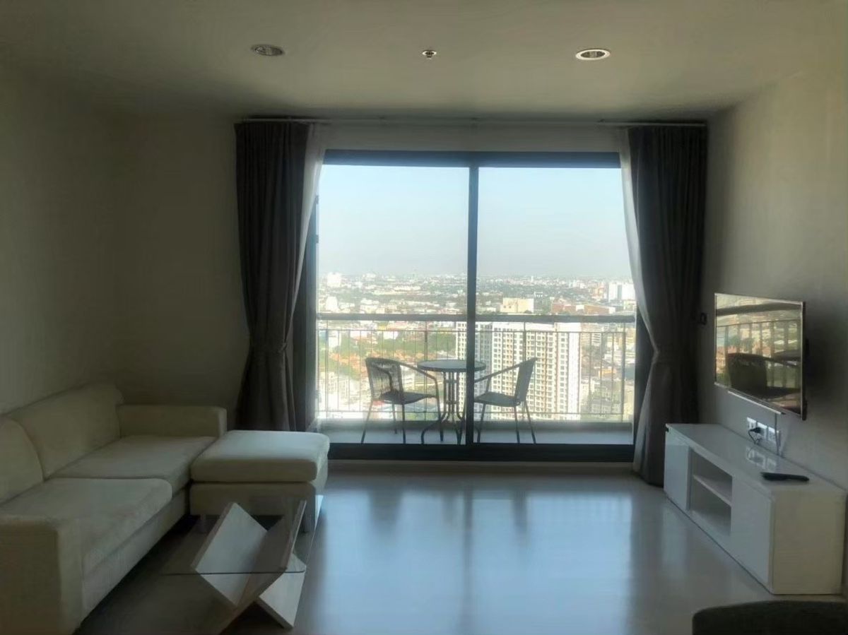 For RentCondoSukhumvit, Asoke, Thonglor : For Rent: Rhythm Sukhumvit 42, near BTS Ekkamai 2 bedrooms, 2 bathrooms, 70 sq.m., 33rd floor, please contact Line ID: nukhunnasit