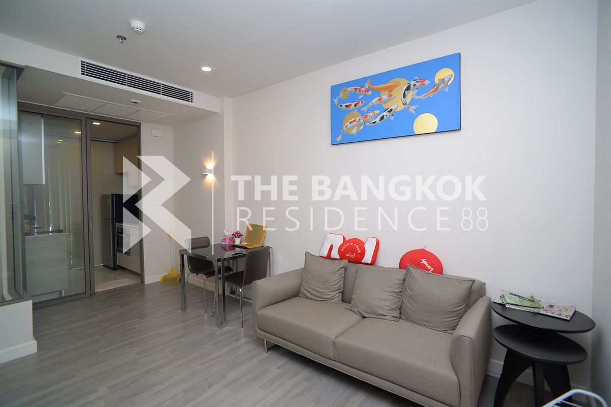 For RentCondoWongwianyai, Charoennakor : The Room BTS Wongwianyai For Rent | 8th Floor | 1 Bed 1 Bath | 46 SQ.M. | 20k Bath/M. By James Tel: 065-824-1025