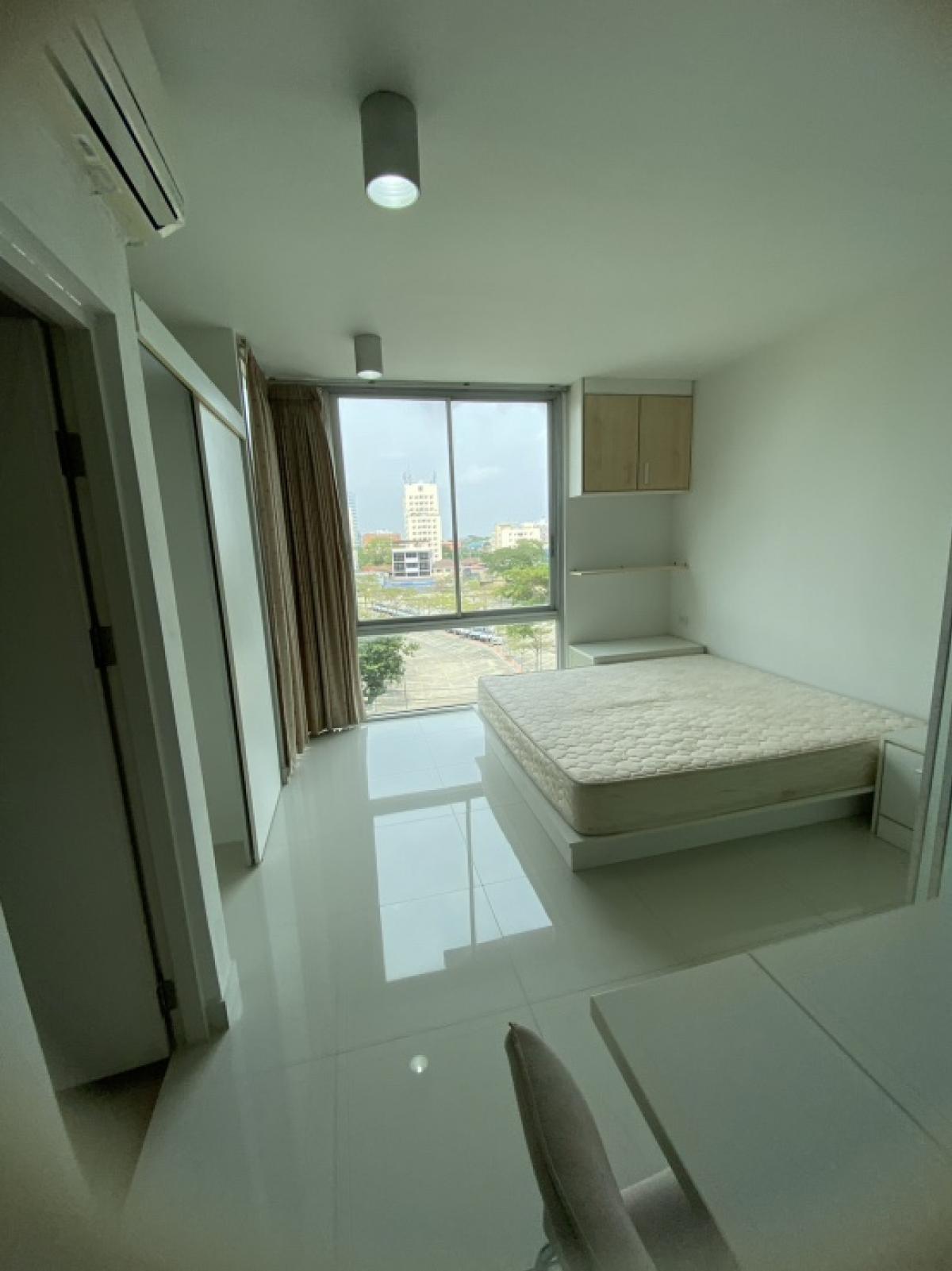 For RentCondoPattanakan, Srinakarin : Rent a condo with a good location. The Iris Condo, Rama 9-Srinakarin, size 32 sqm, 1 bed, 1 water, 5th floor, price 7,500 baht.