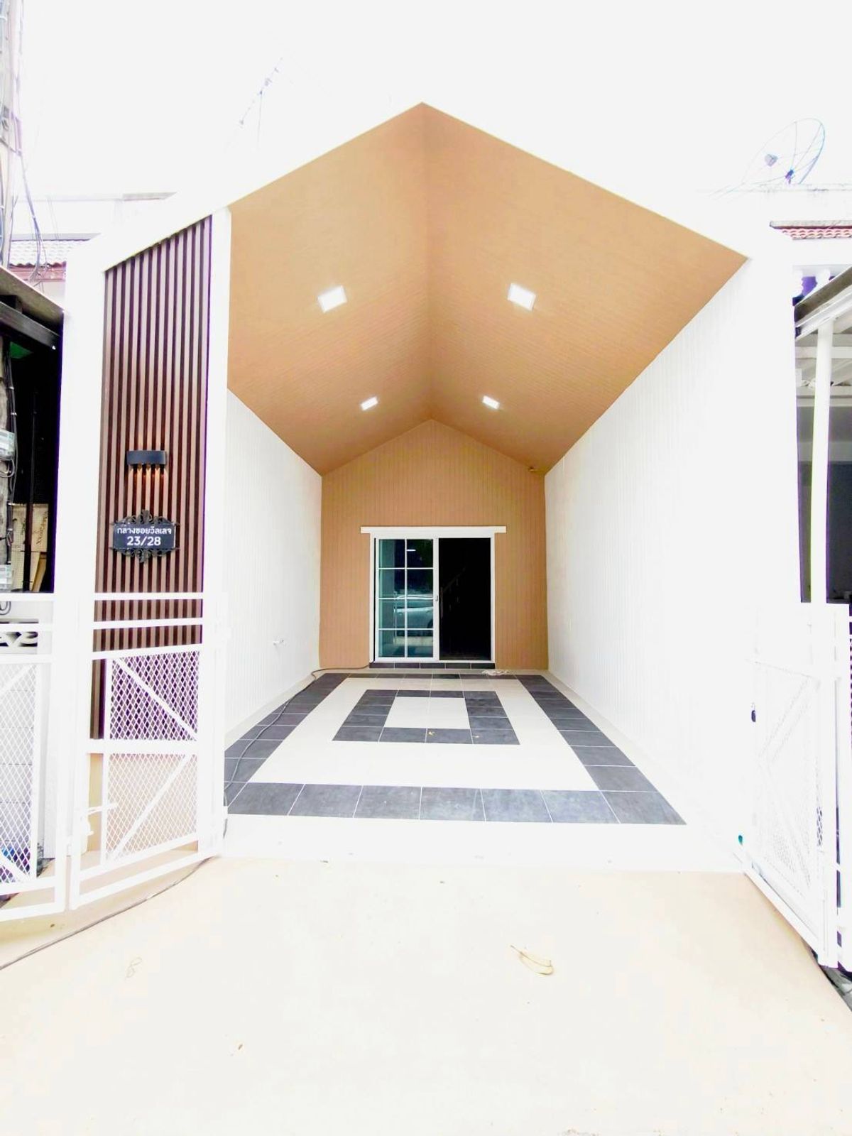 For SaleTownhomePathum Thani,Rangsit, Thammasat : 2 -storey hometown for sale, new renovated free