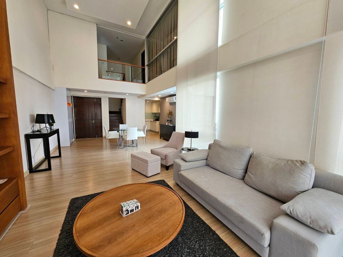 For RentCondoWitthayu, Chidlom, Langsuan, Ploenchit : ✨ Condo for rent, The Rajdamri, Duplex 2 Bedroom, Ferre and Electric Appliances Wide balcony, high -rise building, convenient transportation, near BTS Ratchadamri