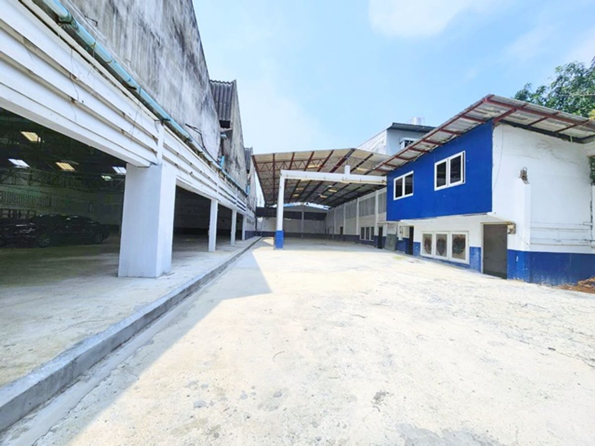 For RentWarehouseOnnut, Udomsuk : The cheapest in the world MRT Sri Udom 895 m. 1,204 sq.m., MRT, Suan Luang Rama 9 1.4 km for rent, 2 floors, 304 sq.w., Lotus Udomsuk, Seacon Square, Srinakarin 1.5 km.