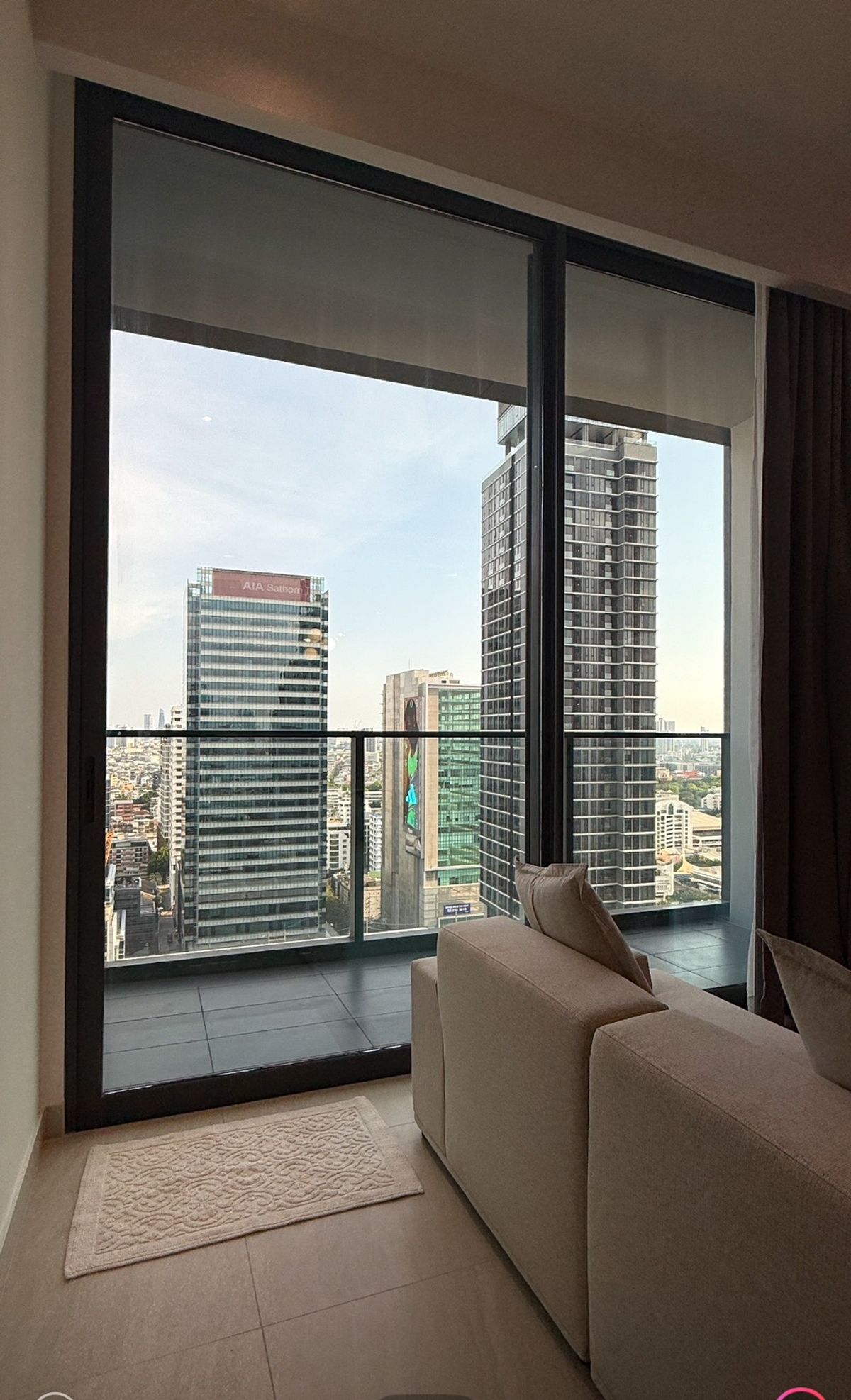 ให้เช่าคอนโดสาทร นราธิวาส : For Rent Tait 12 Sathon 1 Bed 68 Sq.m. 25th floor | Tel 064-3245192(Fern)