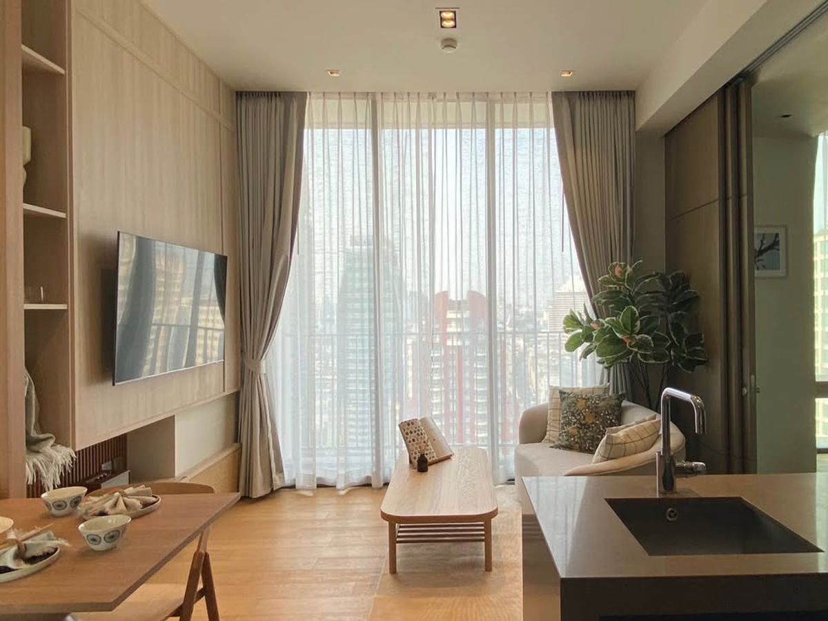 For RentCondoWitthayu, Chidlom, Langsuan, Ploenchit : 🔥 Urgent rent 🔥 Condo 28 Chidlom 1 bedroom size 39 sq.m., 17th floor, warm style decoration In the center of the city Near BTS Thonglor