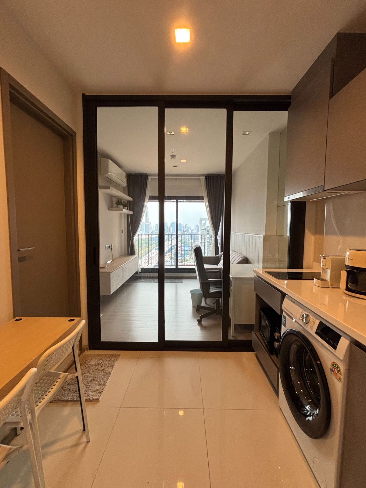 For RentCondoRama9, Petchburi, RCA : Life Asoke Hype rental price 25,000 baht [JAR250302]