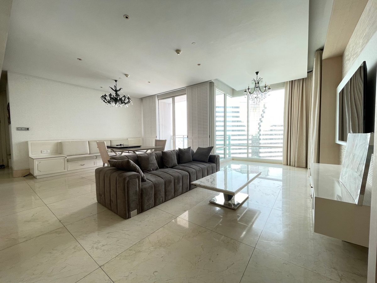 คอนโดสาทร นราธิวาส : 3beds 3baths 250sqm on high floor for rent and sale