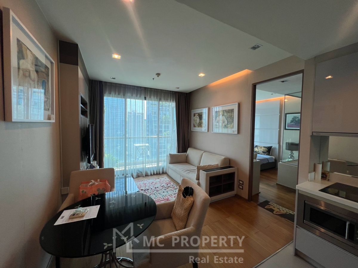 ให้เช่าคอนโด : ที่อยู่ Sathorn 2 ห้องนอน 66sqm ให้เช่า 30fl ++ เพียง 48,000 กรุณาติดต่อ 0816878954