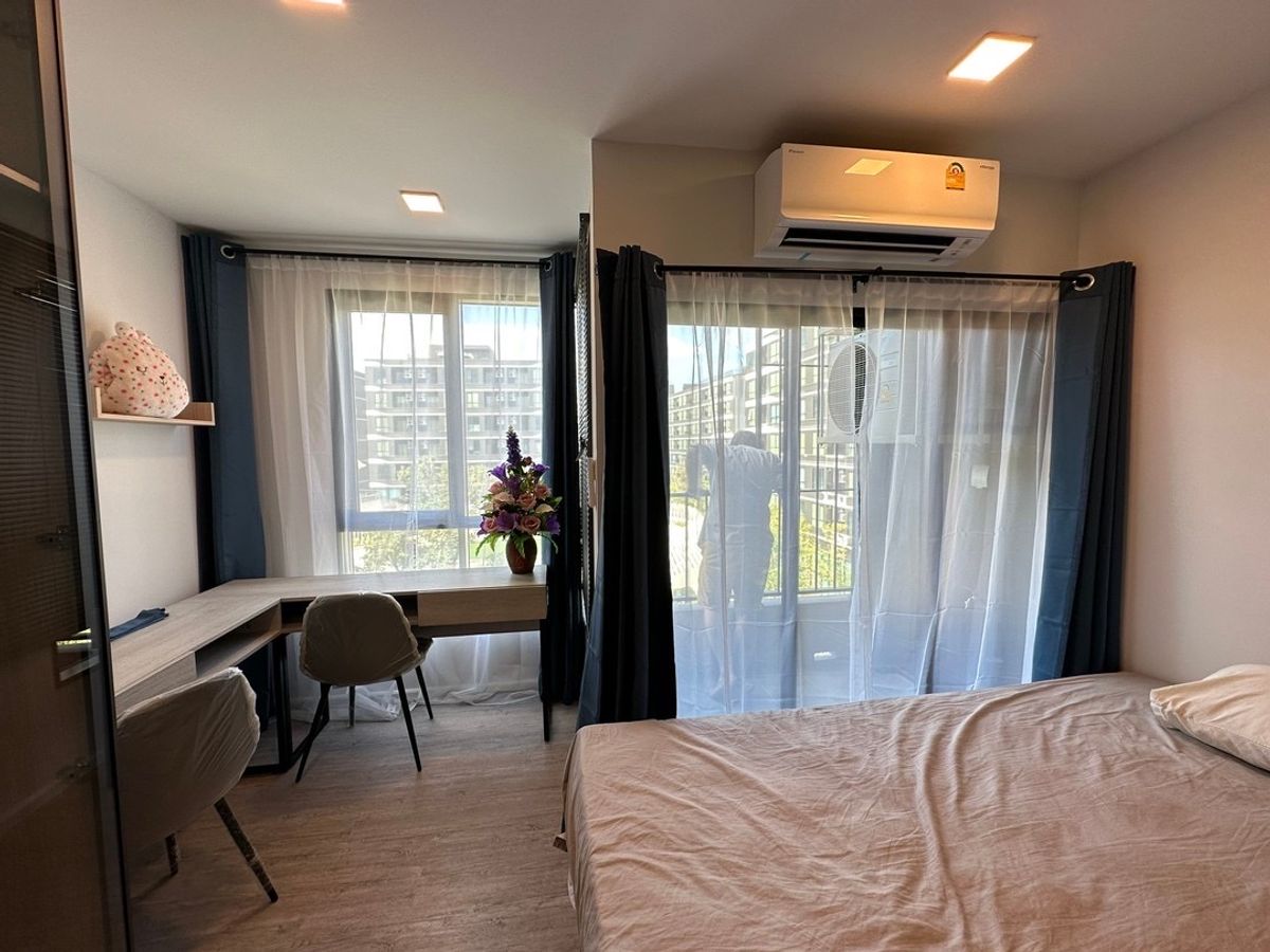 For RentCondoPathum Thani,Rangsit, Thammasat : The condo is ready to rent. Rent Kave AVA. Opposite Thammasat University, Rangsit has a bridge crossing in front of the condo to Thammasat.