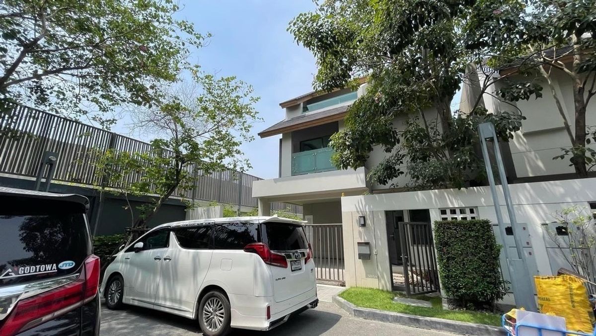 For SaleHouseLadprao101, Happy Land, The Mall Bang Kapi : House for sale in Lat Phrao ✨ The design is very beautiful. Outstanding, only good location, not flooding in and out in many ways