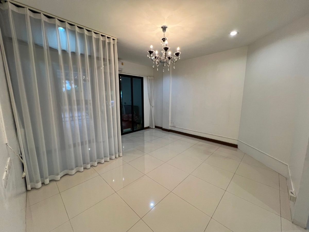 For RentTownhomeBangna, Bearing, Lasalle : Townhouse for rent Chayada @ work