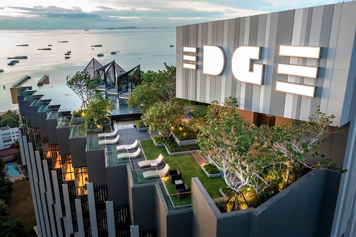 For SaleCondoPattaya, Bangsaen, Chonburi : Edge Pattaya 28 Sq. The owner sells by himself !! 20th floor, beautiful view, electric appliances Complete kitchen equipment