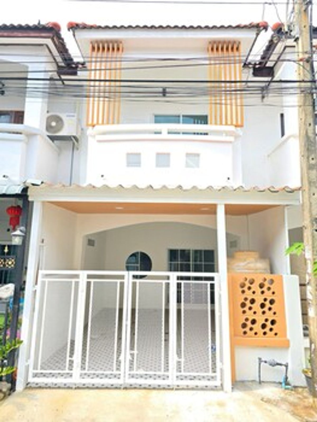 For SaleTownhomePathum Thani,Rangsit, Thammasat : Townhouse for sale, Lert Ubon Village Minimal style house  New renovation ready to stay