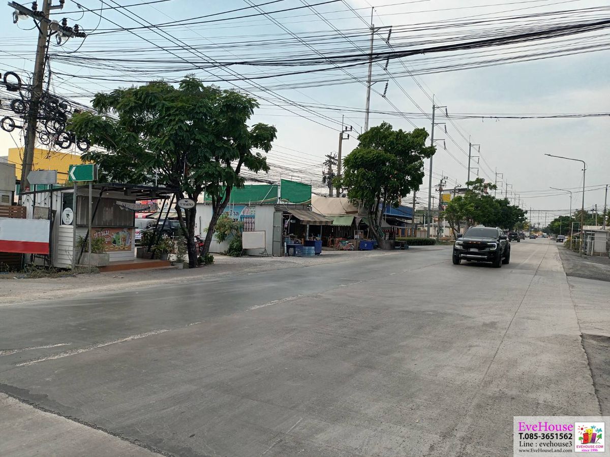 For SaleLandPattanakan, Srinakarin : Land for sale, Krungthep Kreetha, on Phatthana Chonnabot 3 Road Land size 6 rai, For sale 20 million baht./rai, ( 50,000 baht./sq.wa. )