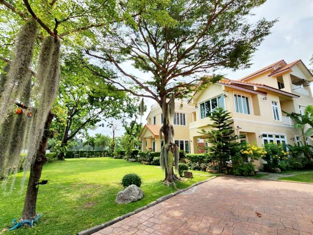 ขายบ้านบางนา แบริ่ง ลาซาล : บ้านเดี่ยว 3 ชั้น สุดหรู Lakewood Golf & Country Club  ติดสนามกอล์ฟ มีสระว่ายน้ำส่วนตัว ใกล้สนามบินสุวรรณภูมิ