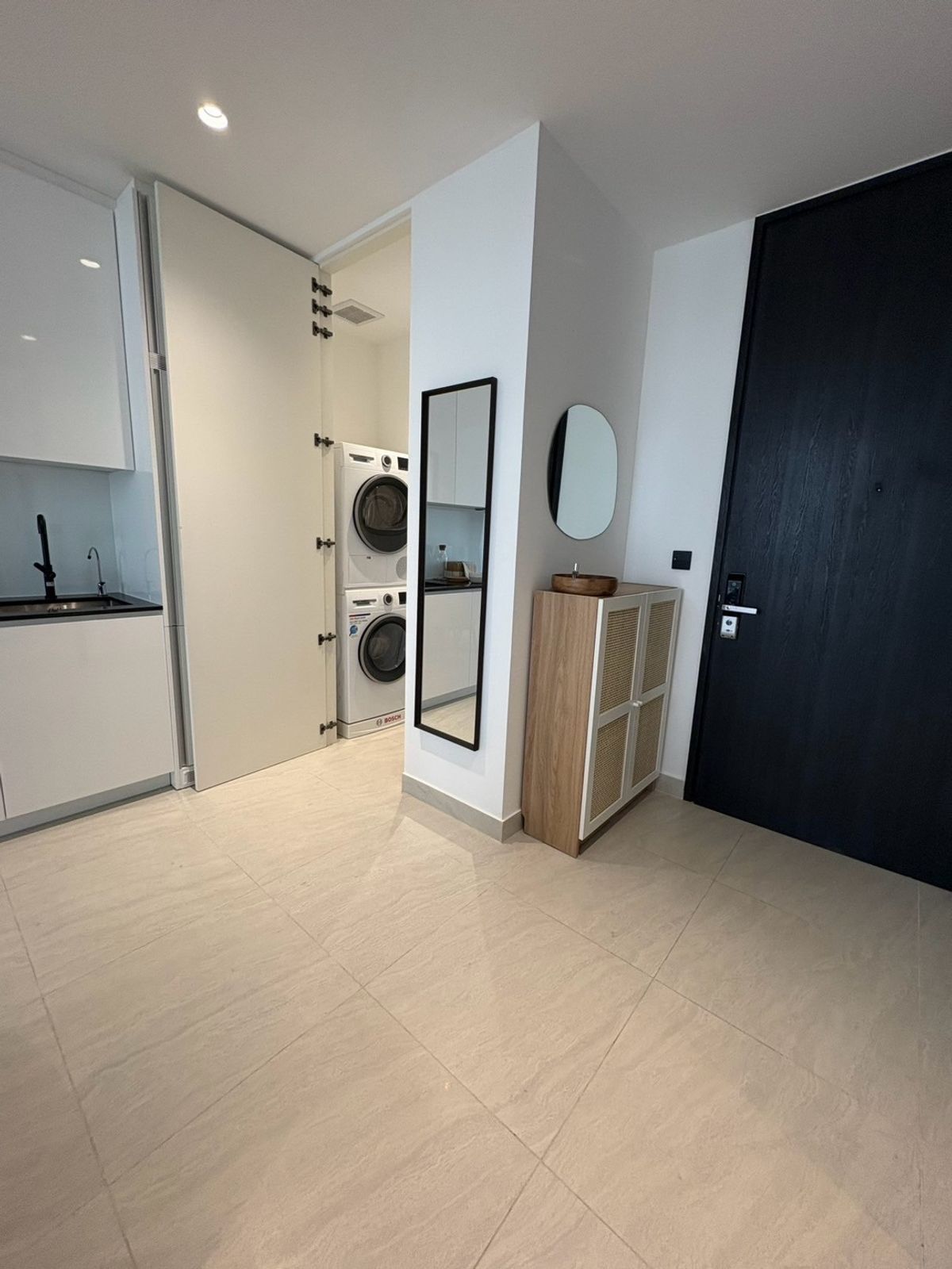 ให้เช่าคอนโด : 🔑 Luxury 1B1B Condo for Rent | 67.8 SQM | 21st Floor 🌇By Sao