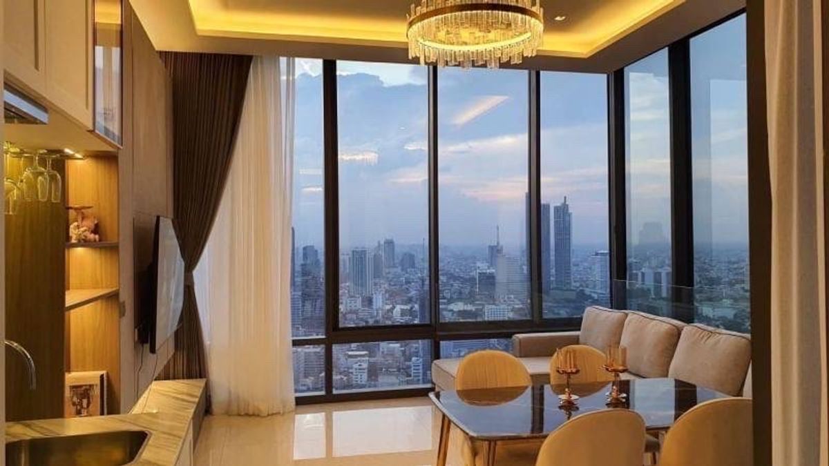 For RentCondoSilom, Saladaeng, Bangrak : High Floor with Stunning View for Rent