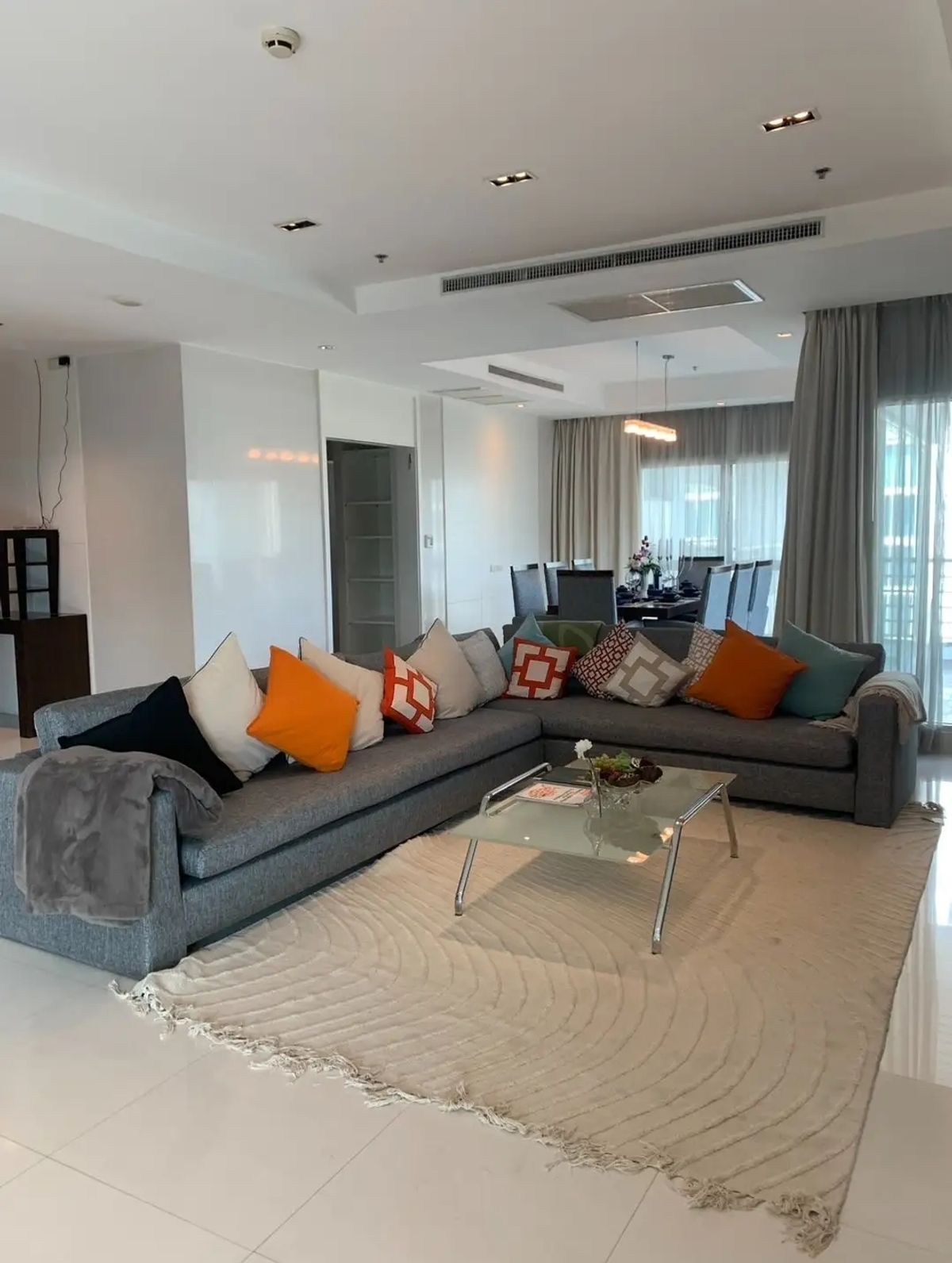 ให้เช่าคอนโดวิทยุ ชิดลม หลังสวน : ✨ให้เช่า Penthouse Royal Residence Park 4 ห้องนอน ( Duplex Penthouse) ห้องนั่งเล่นมีวิวของสถานทูตสหรัฐฯ ห้องไม่บล็อกวิว ทำเลดี อยู่ระหว่าง สวนเบญและสวนลุม