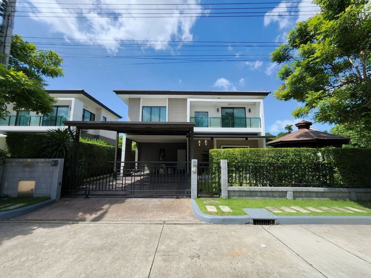 For RentHousePattanakan, Srinakarin : 2-storey detached house with beautiful decorative furniture for rent in Phatthanakan-Onnut Close to SEO Square Srinakarin, only 5.5 km.