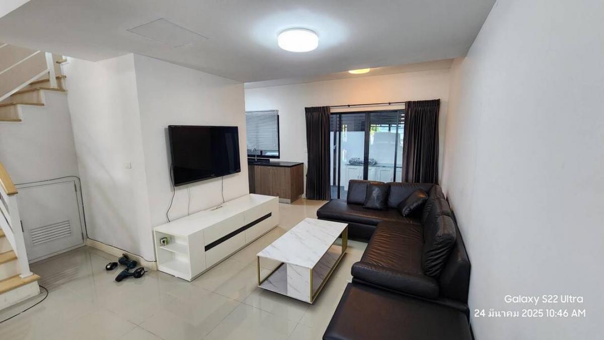 For RentTownhomePattanakan, Srinakarin : The Connect Phatthanakan 38 The house is beautifully decorated for rent ready move in 🔥 🔥