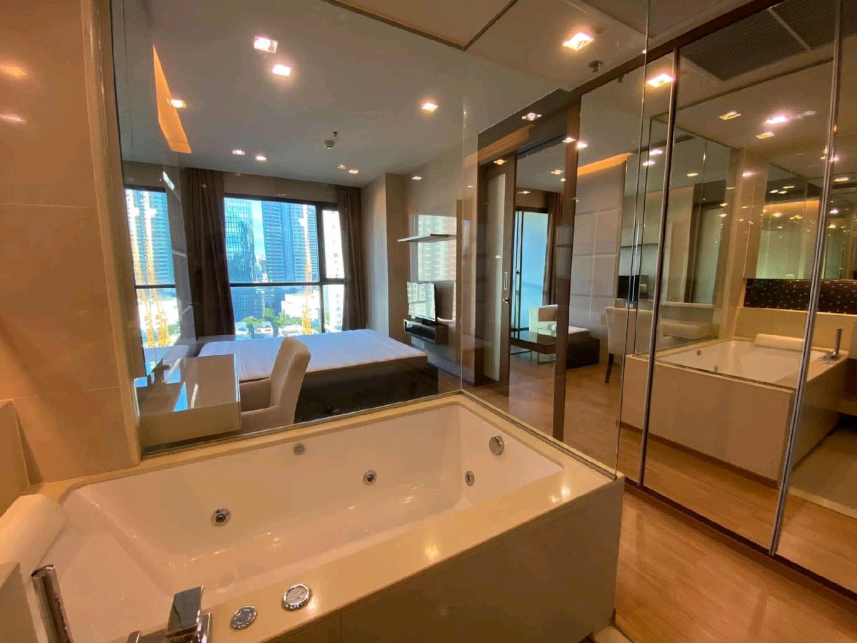 ให้เช่าคอนโดสาทร นราธิวาส : The Address Sathorn วิว ตึกมหานคร มีอ่าง Jacuzzi 